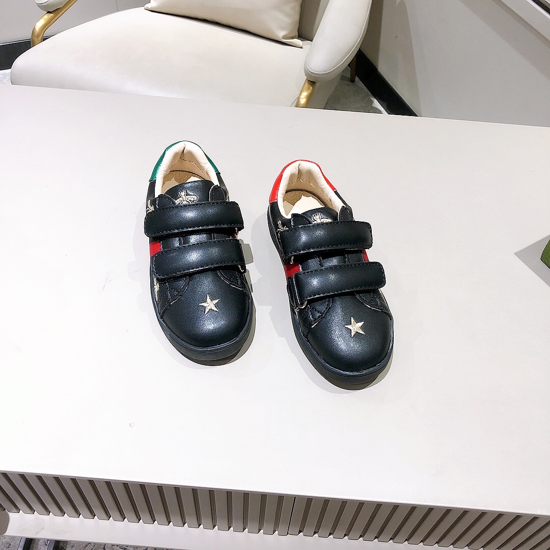 Children's shoes child